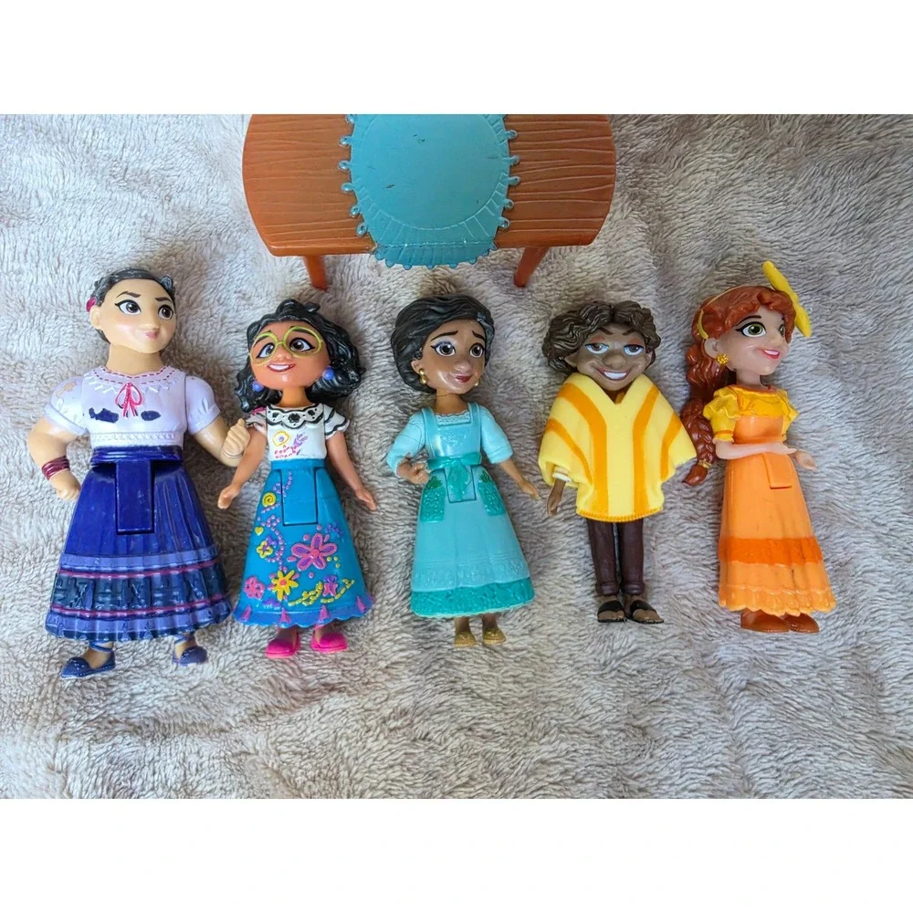 Disney Encanto Madrigal Family Small Doll Set Mirabel Luisa Julieta Camilo Pepa